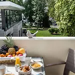 Les Loges Du Park - Hoteliere 3* אקס-לה-באינס