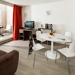 מלון דירות Les Loges Du Park - Hoteliere 3*