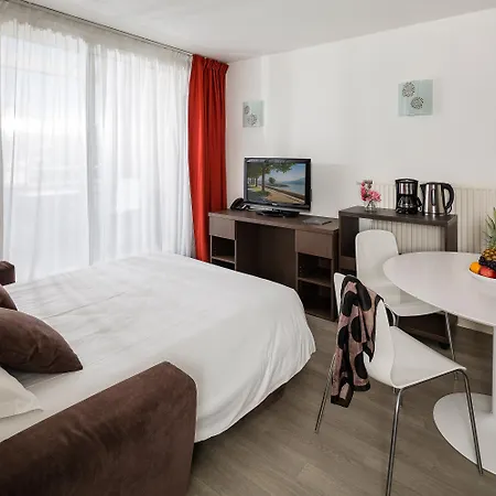 Les Loges Du Park - Hoteliere 3* אקס-לה-באינס