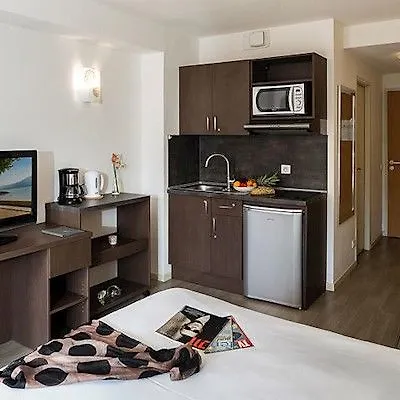 Апарт-отель Les Loges Du Park - Hoteliere Экс-ле-Бен